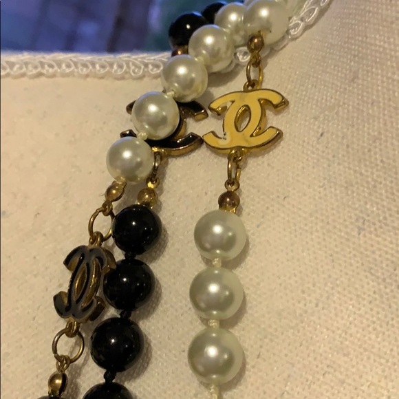 Chanel Pearl CC Beaded Long Necklace Blk & white - Picture 6 of 8